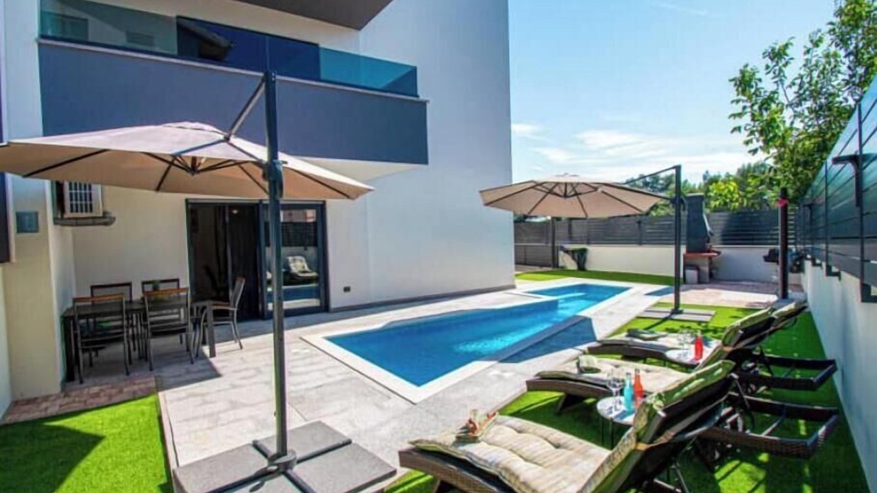 Photo of Patio Balcony in Loborika