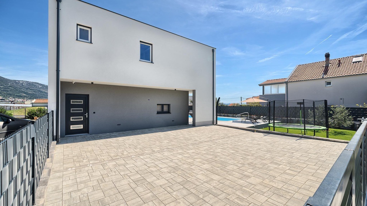 Photo of Outdoor in Rudine