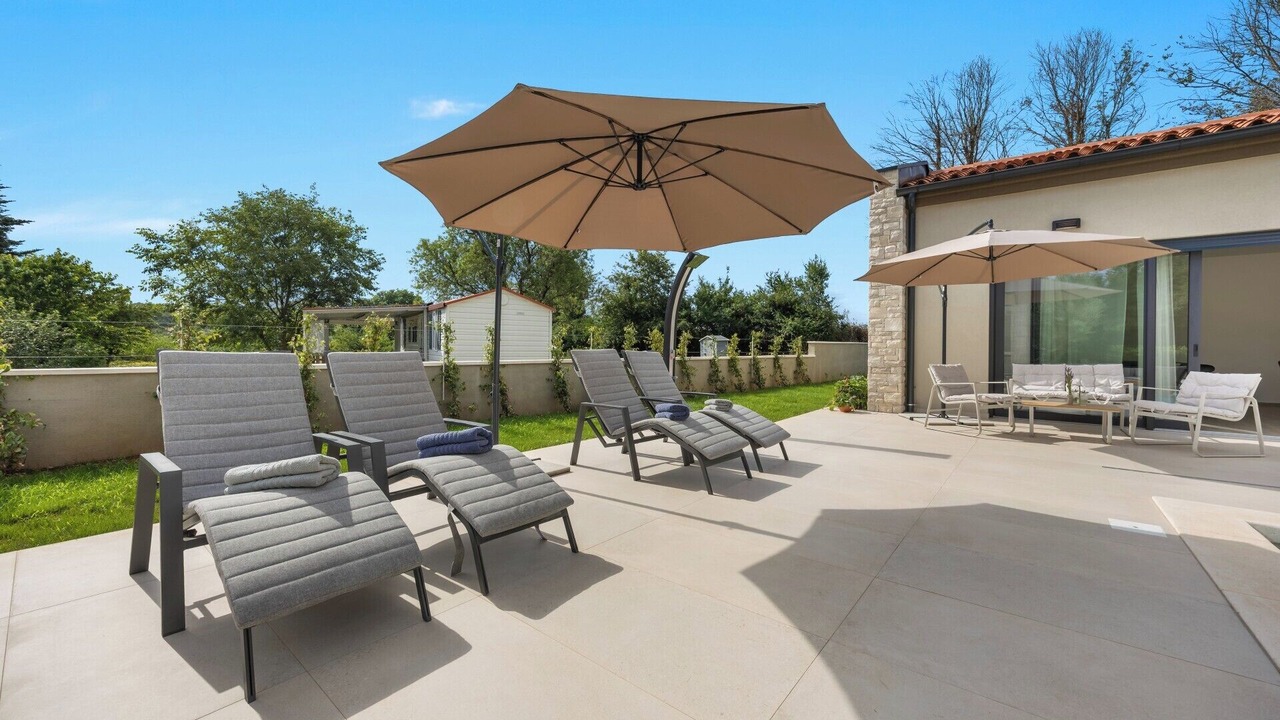 Photo of Patio Balcony in Loborika
