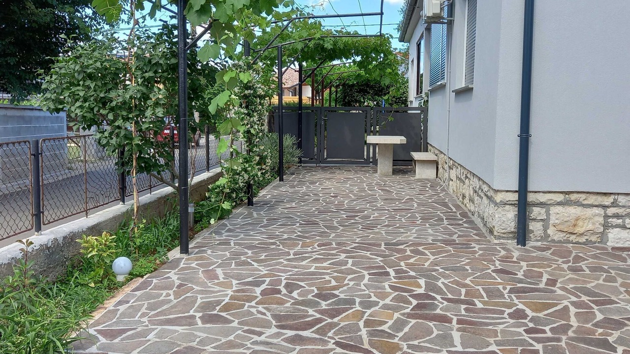 Photo of Outdoor in Loborika