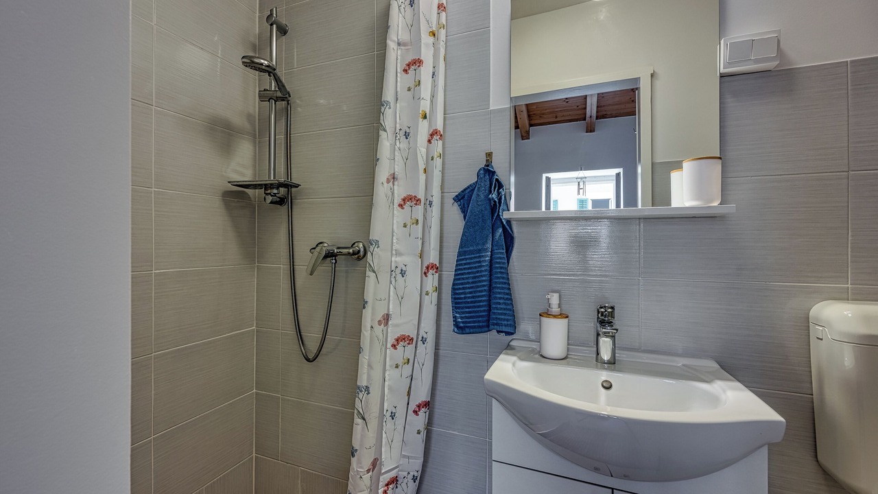 Photo of Bathroom in Cove Murtar