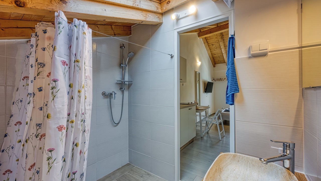 Photo of Bathroom in Cove Murtar