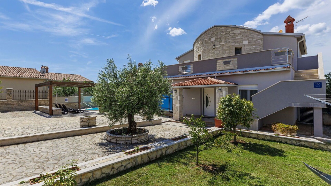 Photo of Outdoor in Gajana