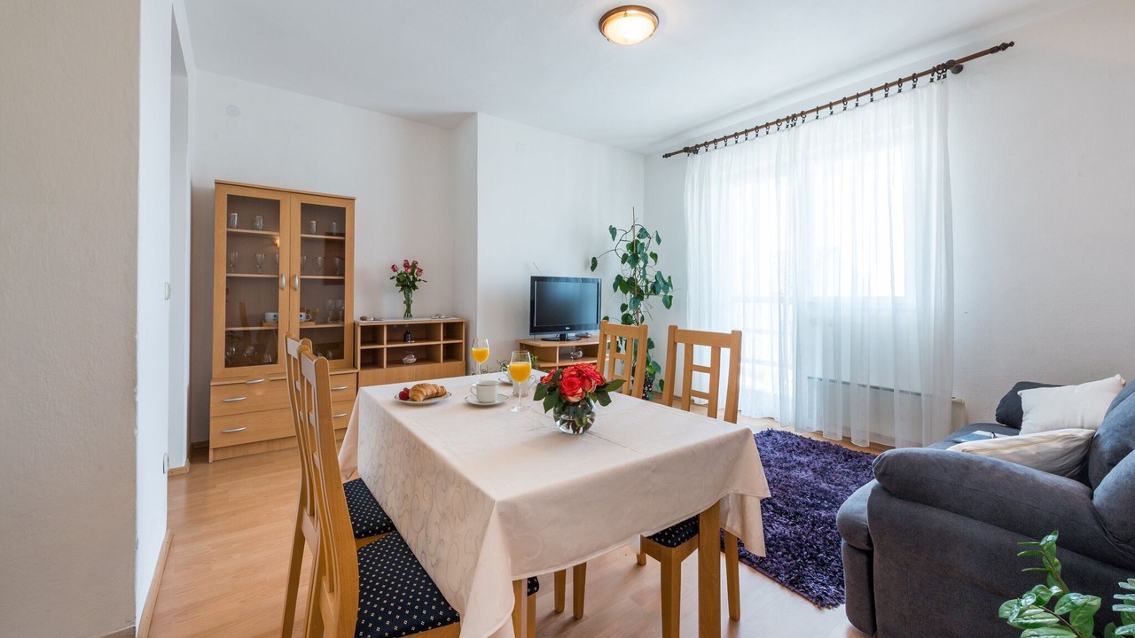 Photo of Livingroom in Pile