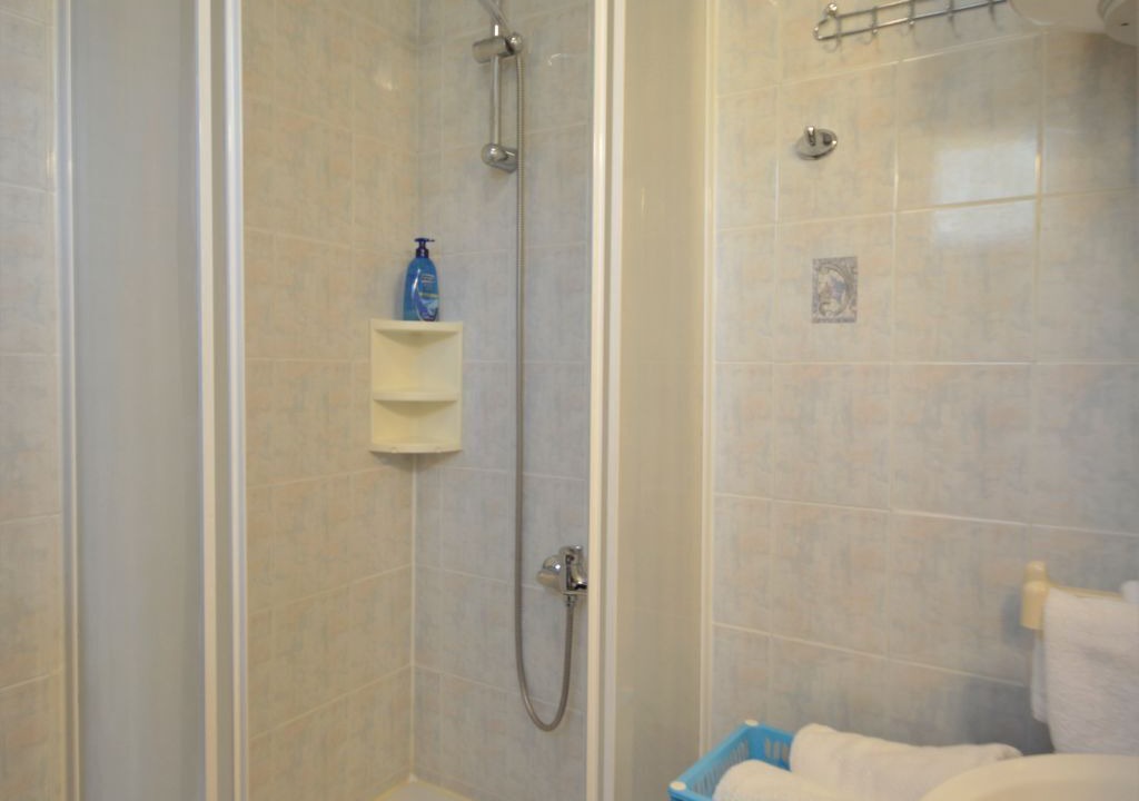 Photo of Bathroom in Peruski