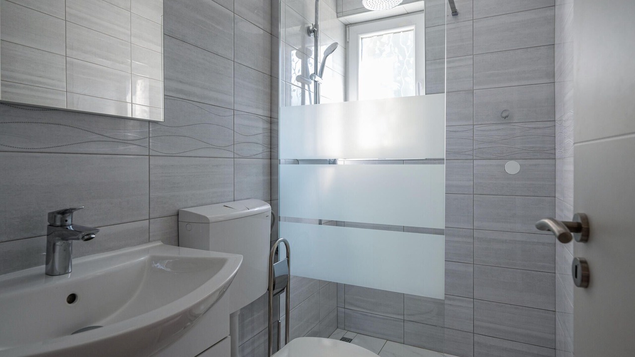 Photo of Bathroom in Peruski