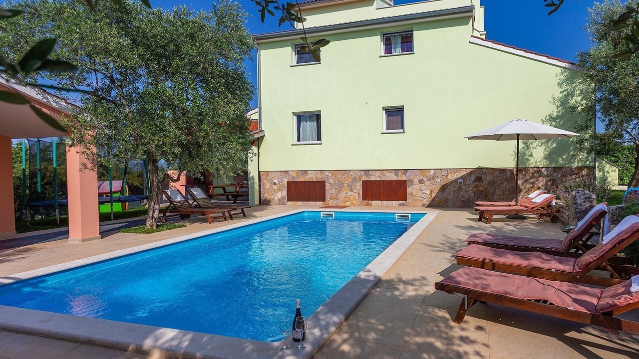 Photo of Outdoor in Mali Vareski
