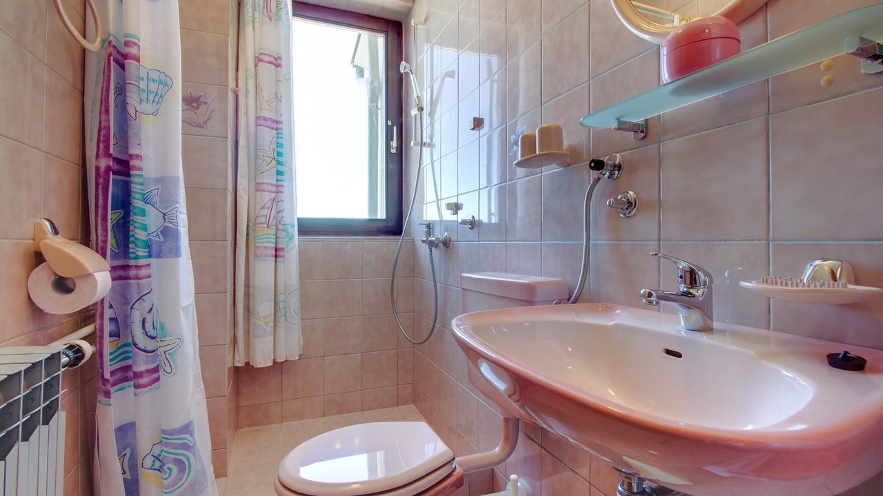 Photo of Bathroom in Cove Murtar