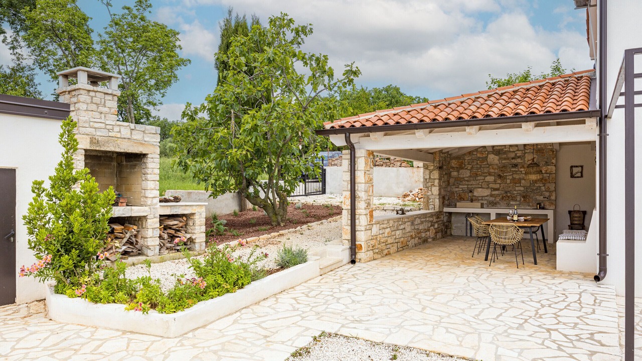 Photo of Outdoor in Mali Vareski