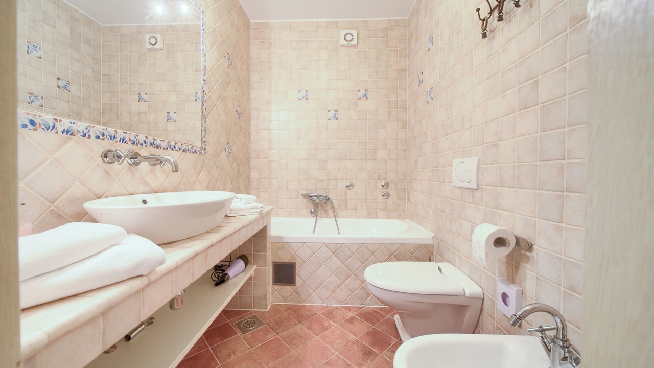 Photo of Bathroom in Porat