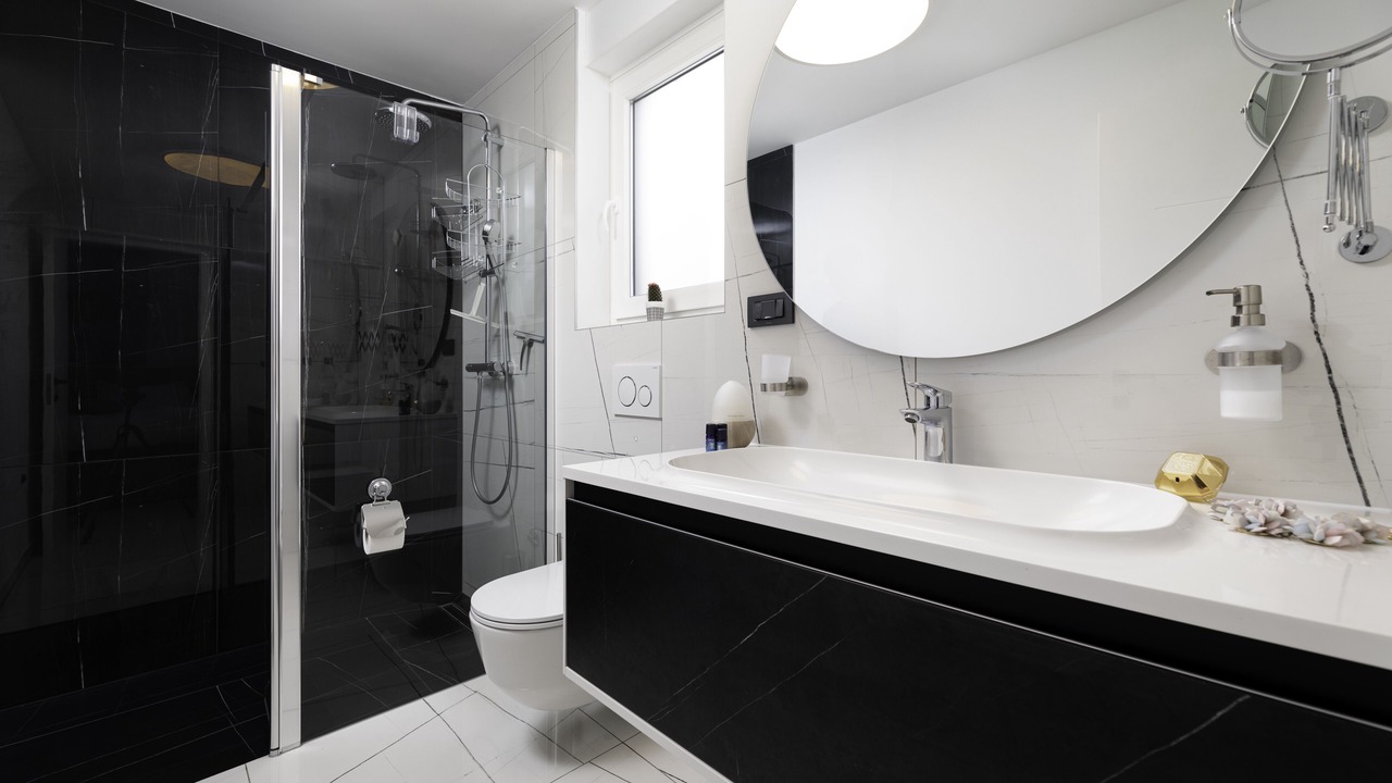 Photo of Bathroom in Porat