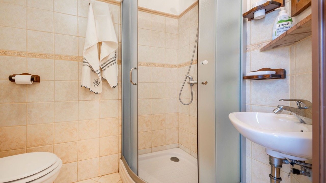 Photo of Bathroom in Kras