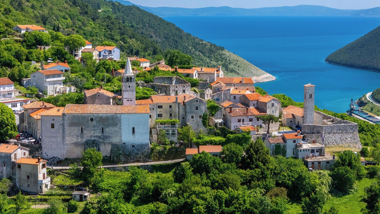 Photo of Outdoor in Plomin