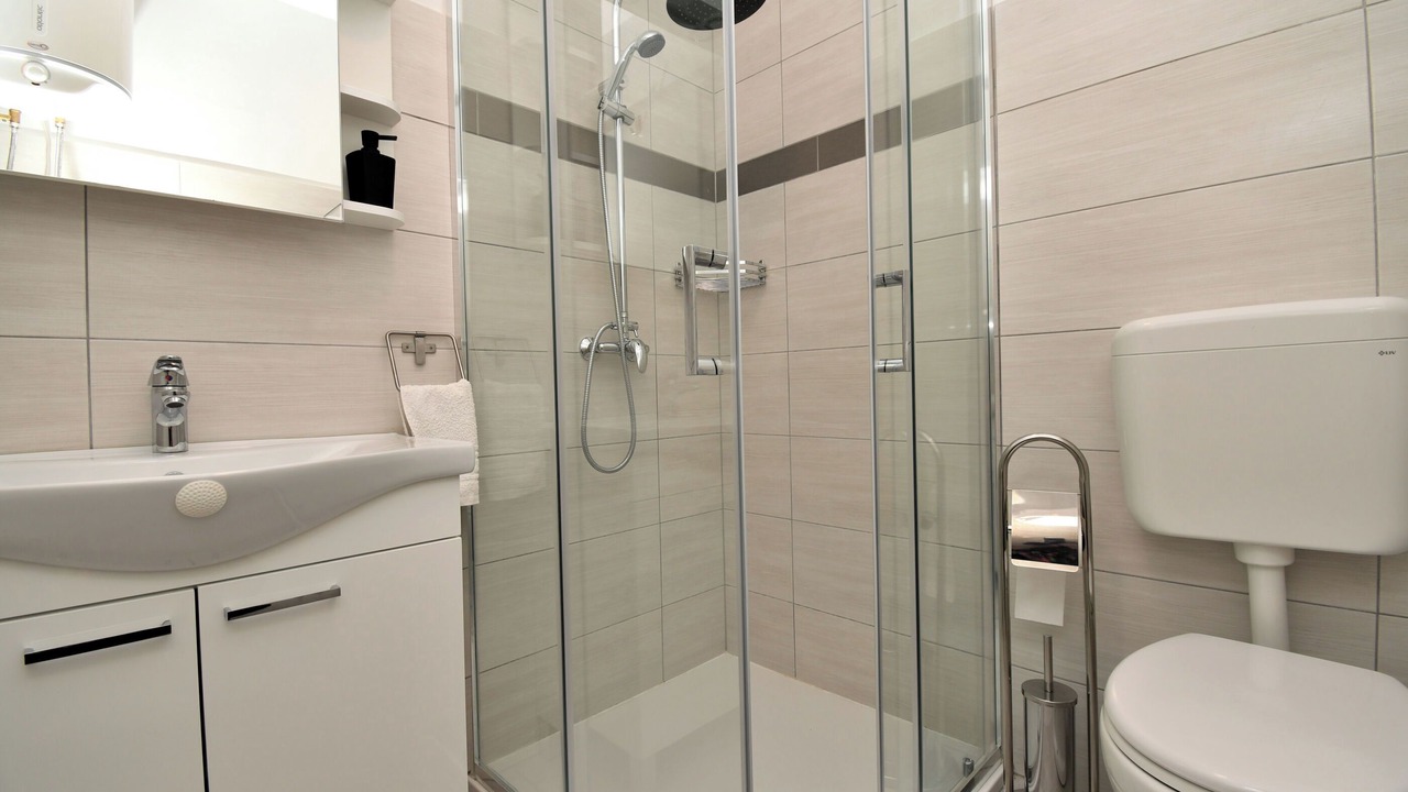 Photo of Bathroom in Plomin