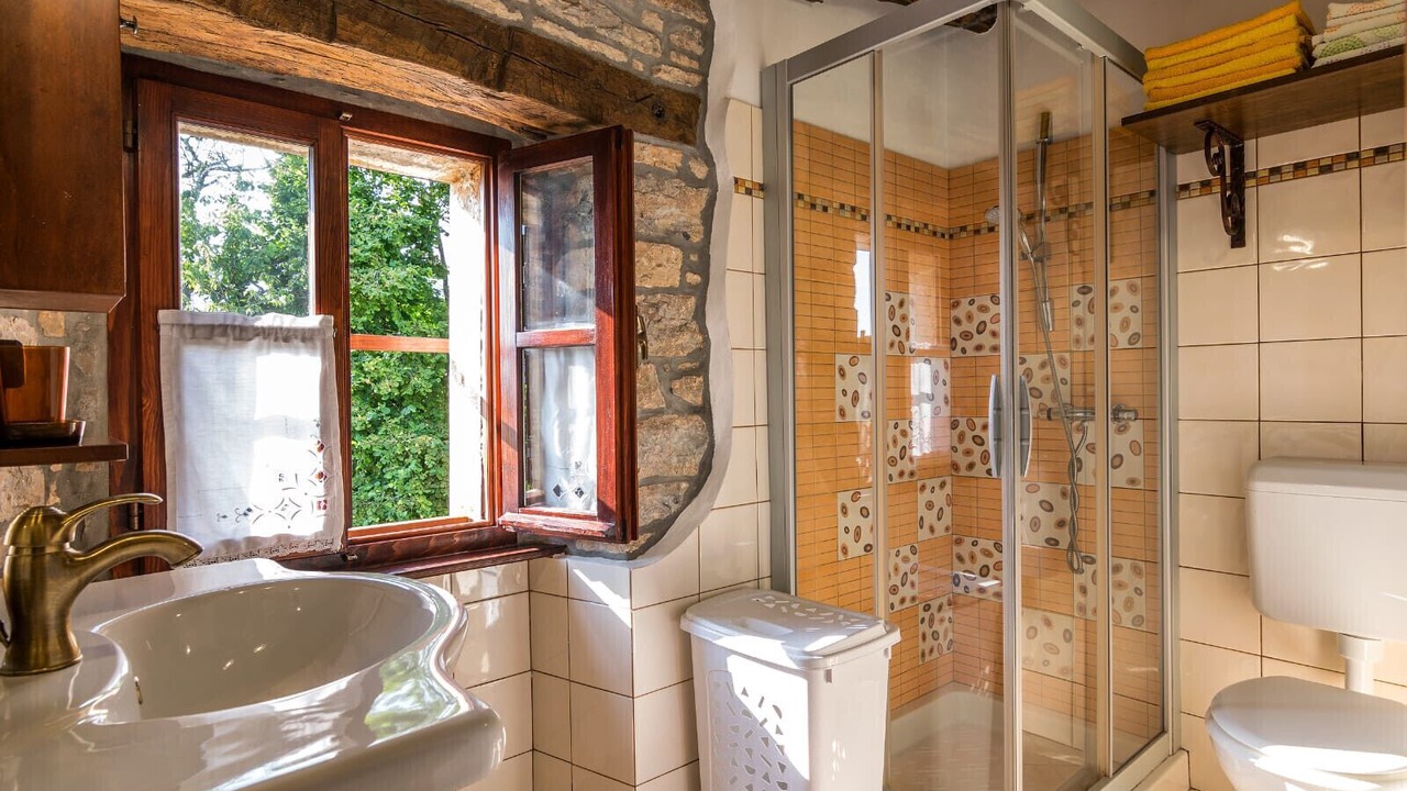 Photo of Bathroom in Oprtalj