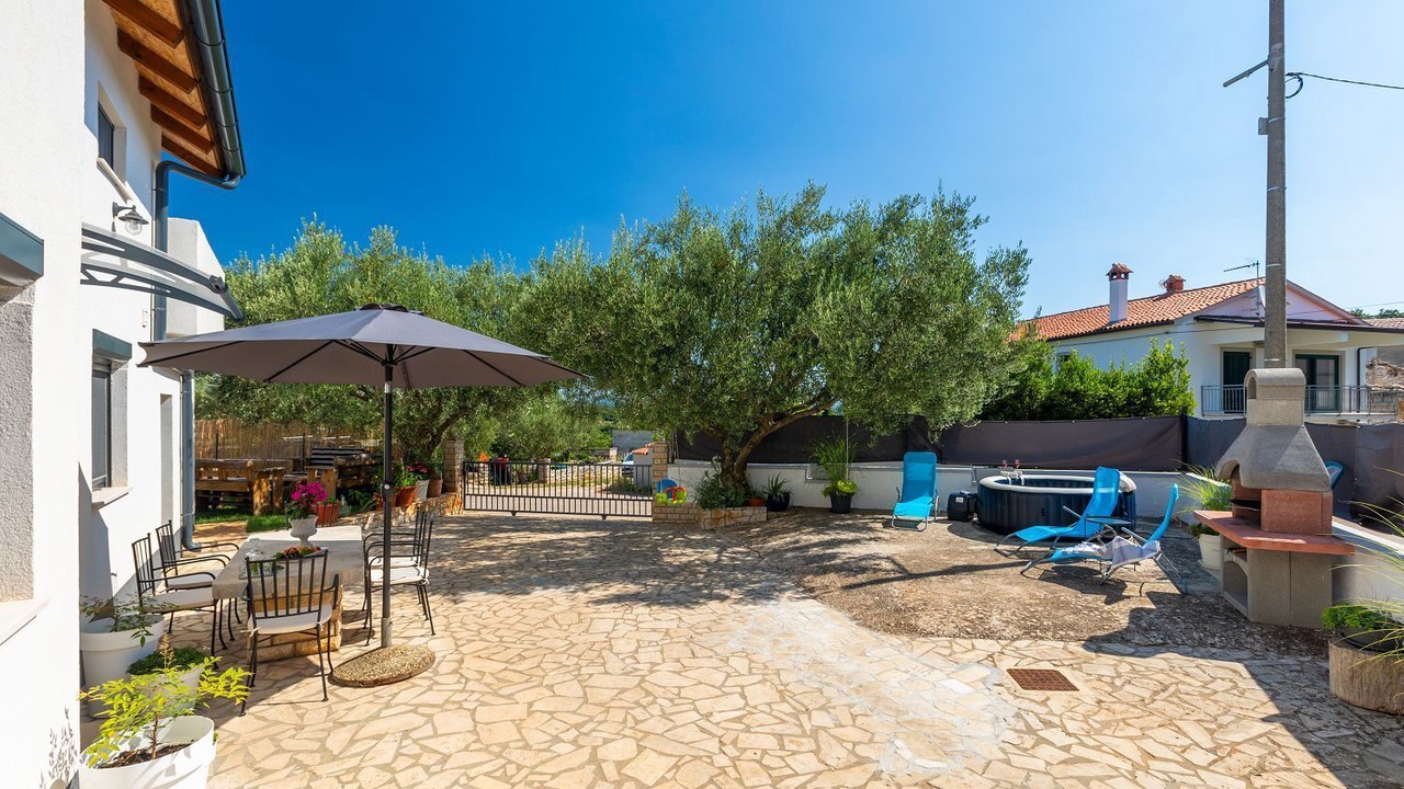 Photo of Outdoor in Mali Vareski