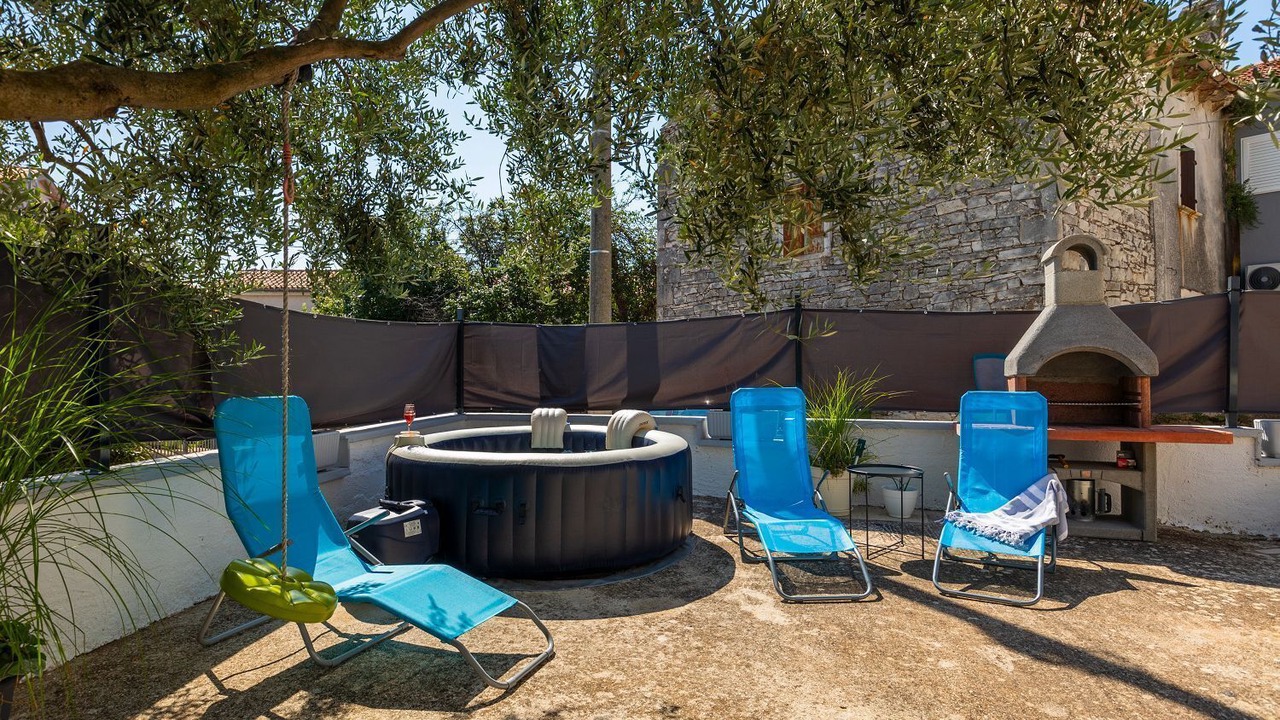 Photo of Outdoor in Mali Vareski