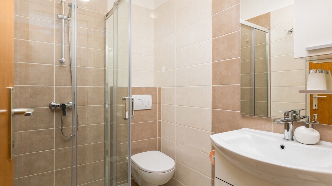 Photo of Bathroom in Porat