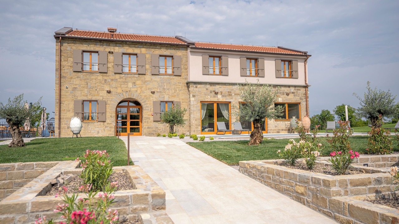Photo of Outdoor in Bric