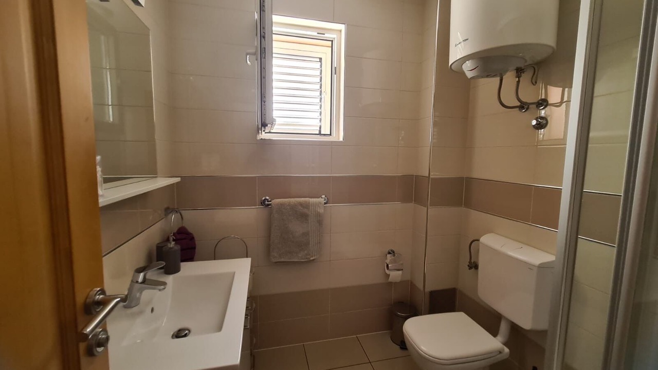 Photo of Bathroom in Metajna