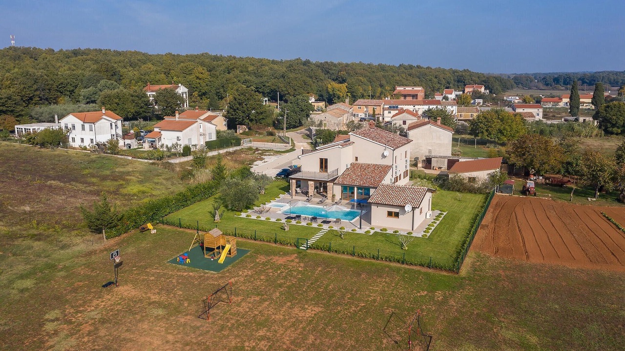 Photo of Outdoor in Loborika
