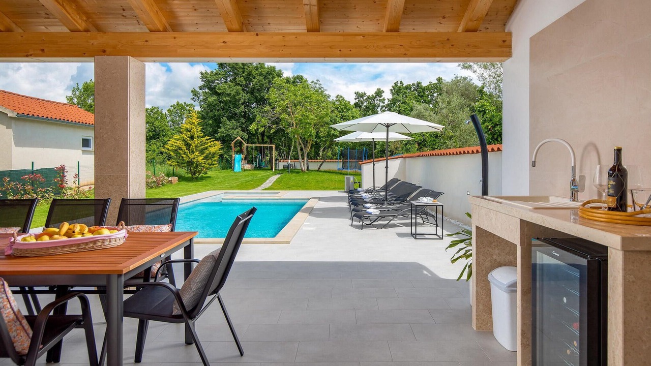 Photo of Outdoor in Mali Vareski