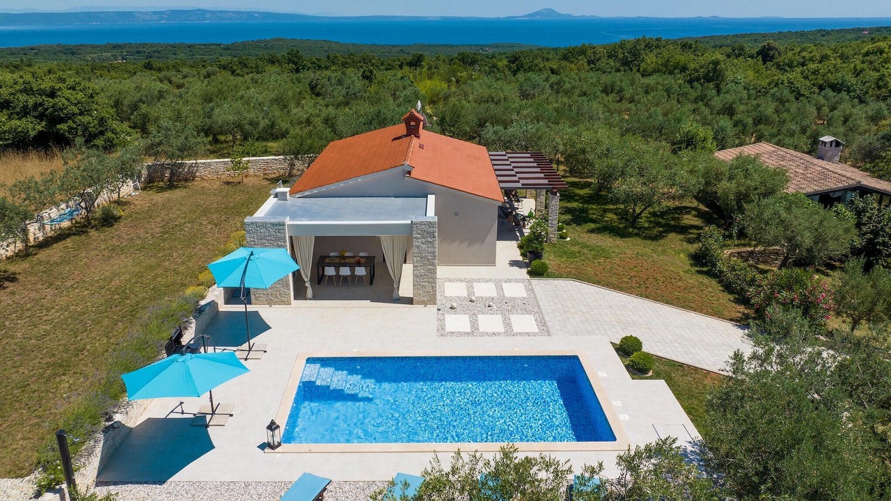 Photo of Outdoor in Mali Vareski