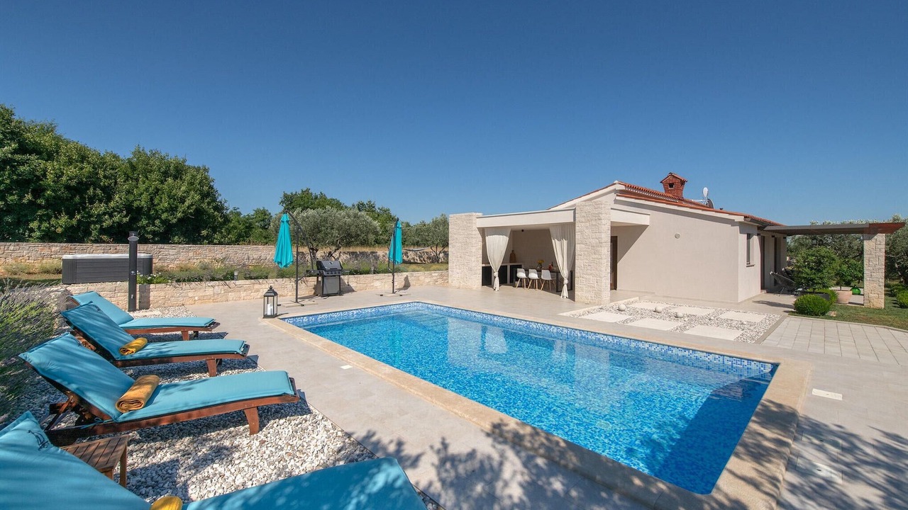 Photo of Outdoor in Mali Vareski