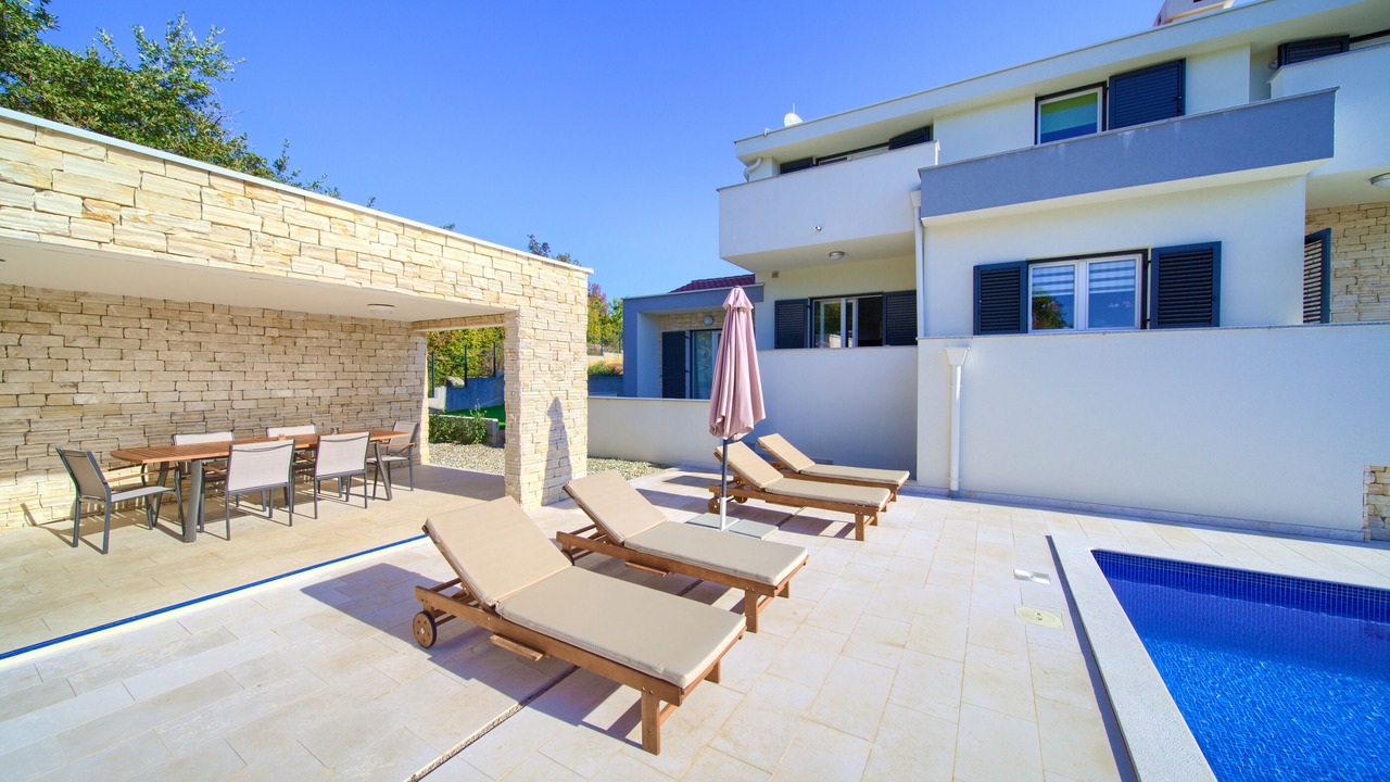 Photo of Outdoor in Risika