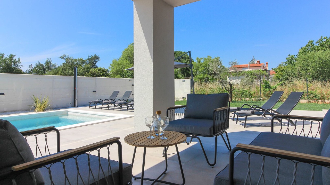 Photo of Patio Balcony in Loborika
