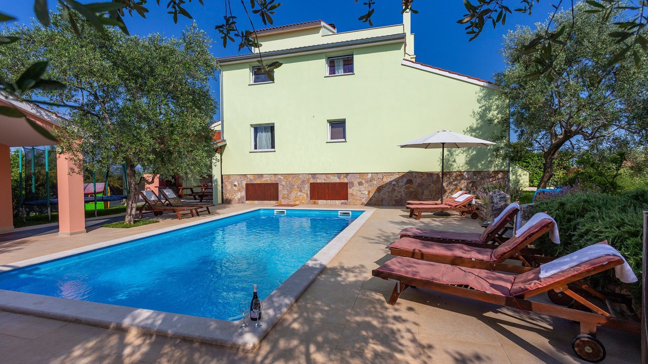 Photo of Outdoor in Mali Vareski