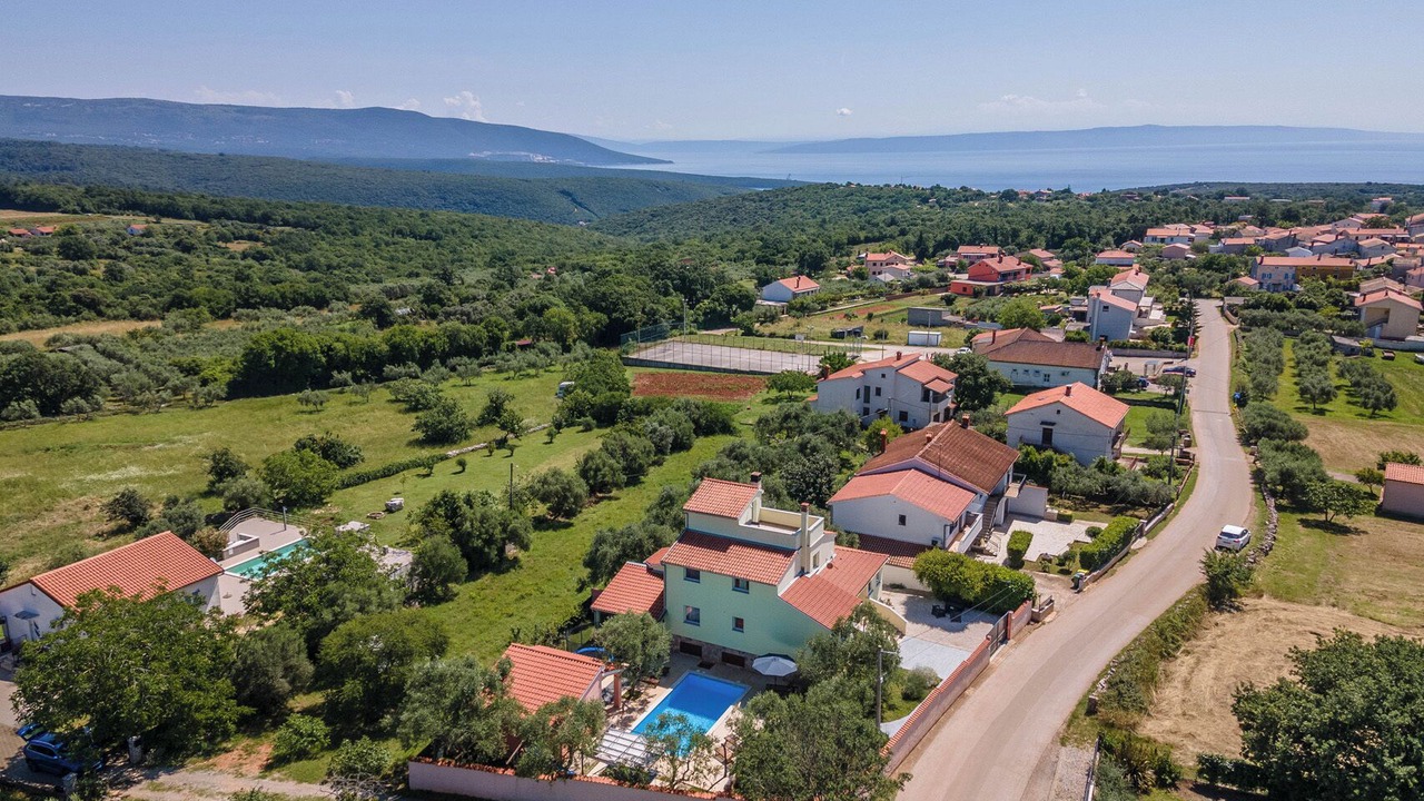 Photo of Outdoor in Mali Vareski