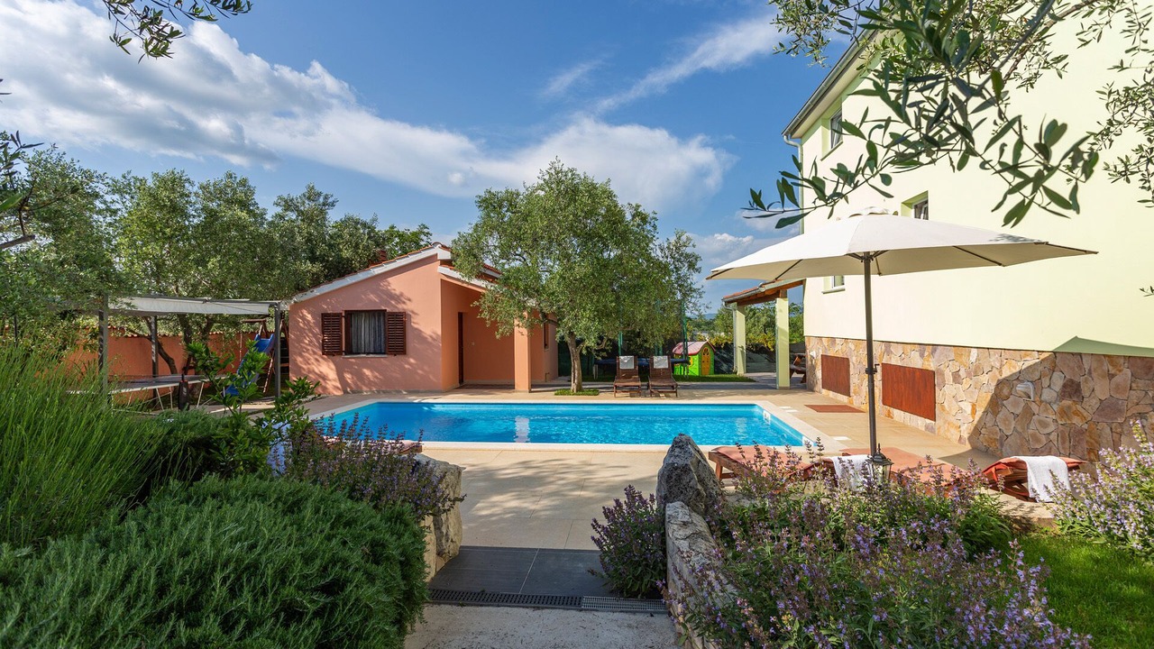 Photo of Outdoor in Mali Vareski