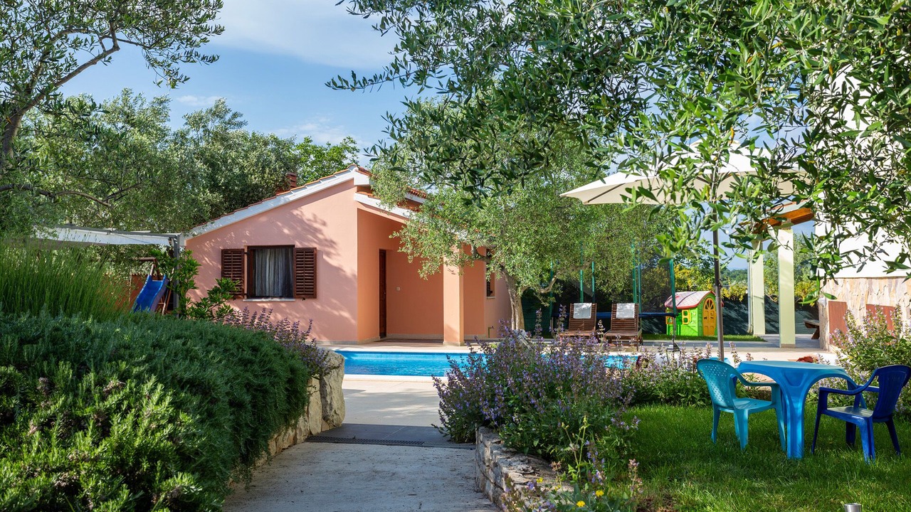 Photo of Outdoor in Mali Vareski