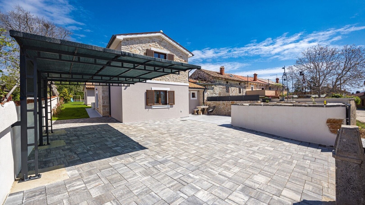 Photo of Patio Balcony in Mali Vareski