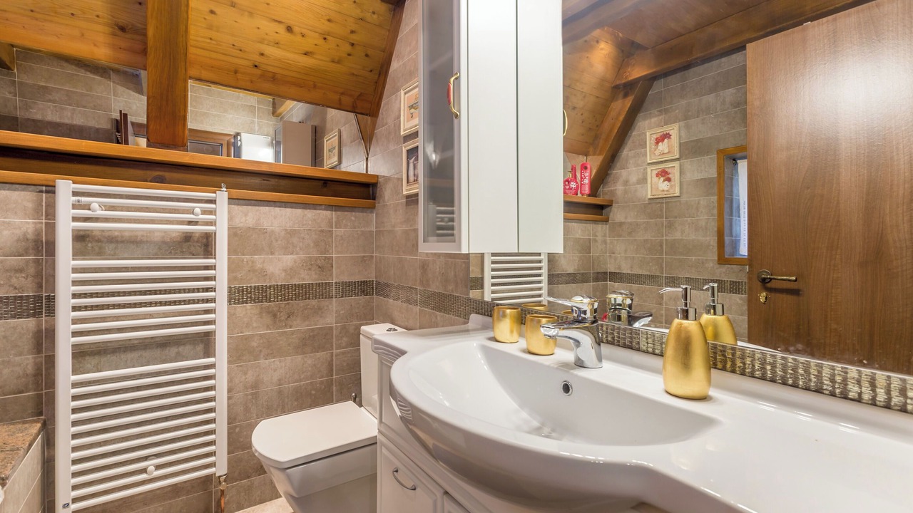 Photo of Bathroom in Lic