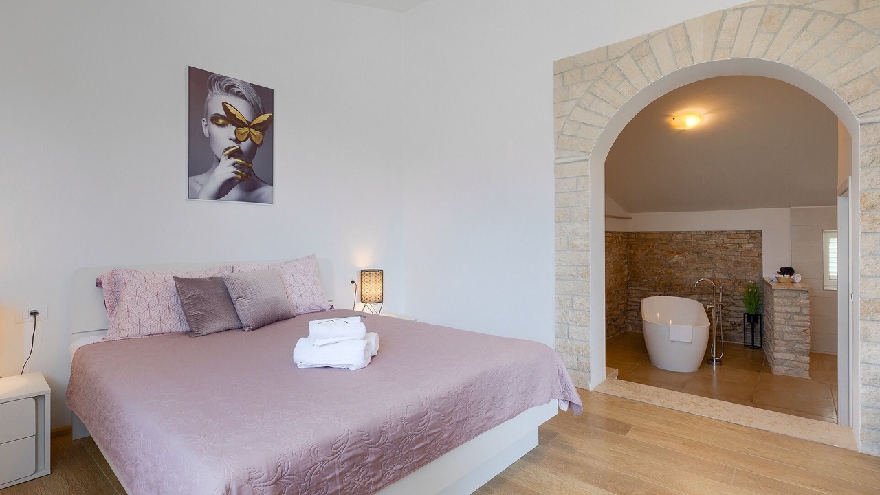 Photo of Bedroom in Gajana