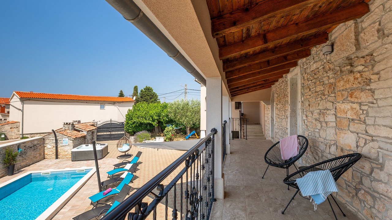 Photo of Patio Balcony in Gajana