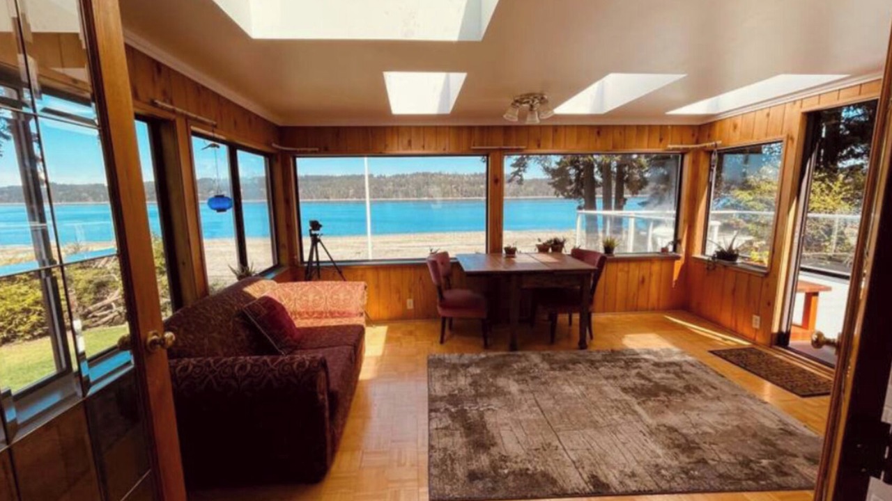 Photo of Livingroom in Fanny Bay