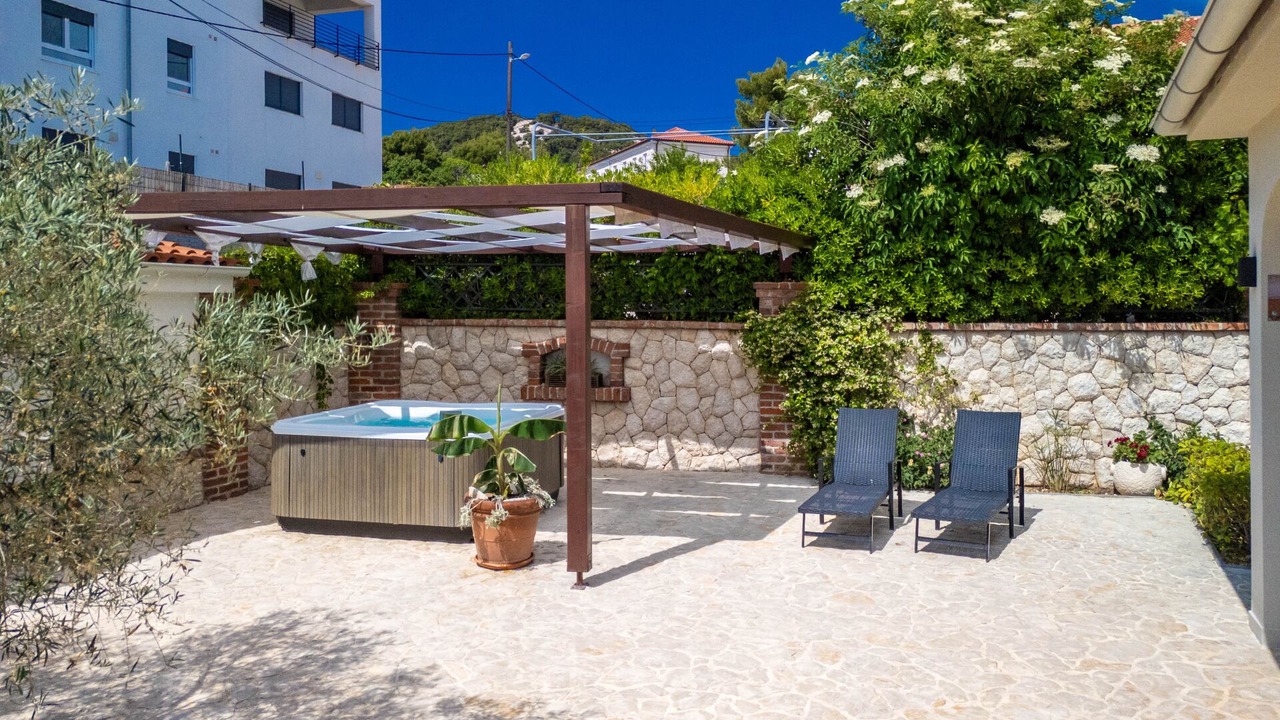 Photo of Patio Balcony in Barbat na Rabu
