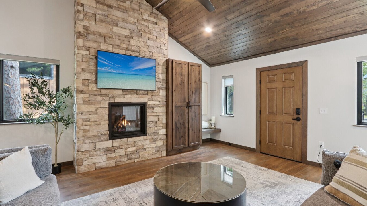 Photo of Livingroom in Lake Delton