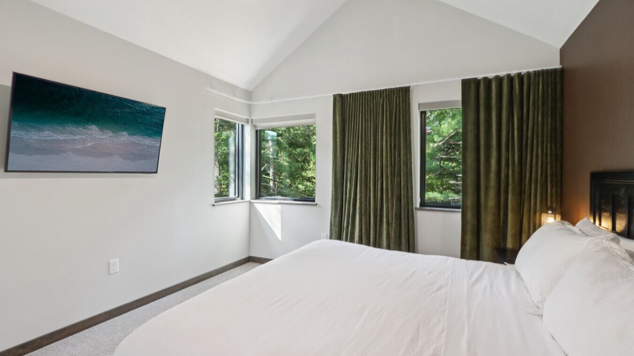 Photo of Bedroom in Lake Delton