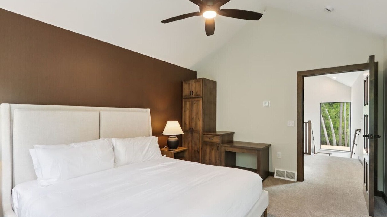 Photo of Bedroom in Lake Delton