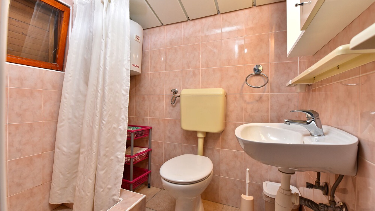 Photo of Bathroom in Peruski