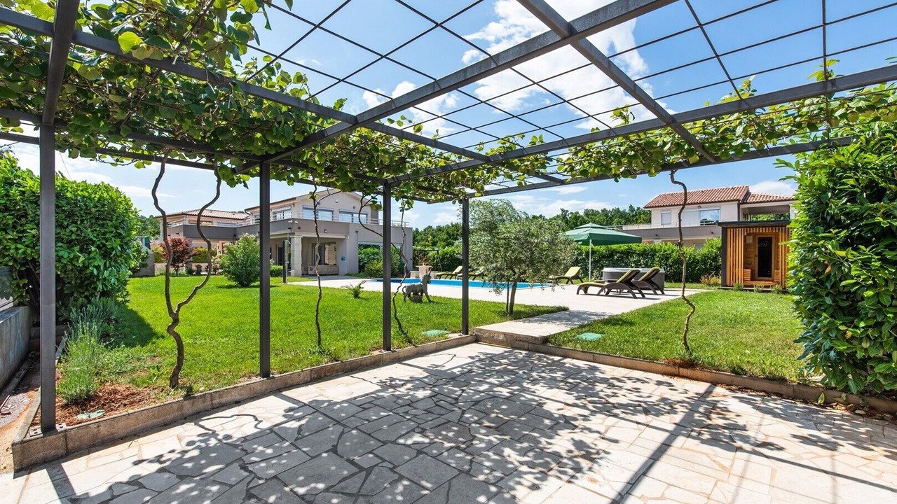 Photo of Patio Balcony in Belavici