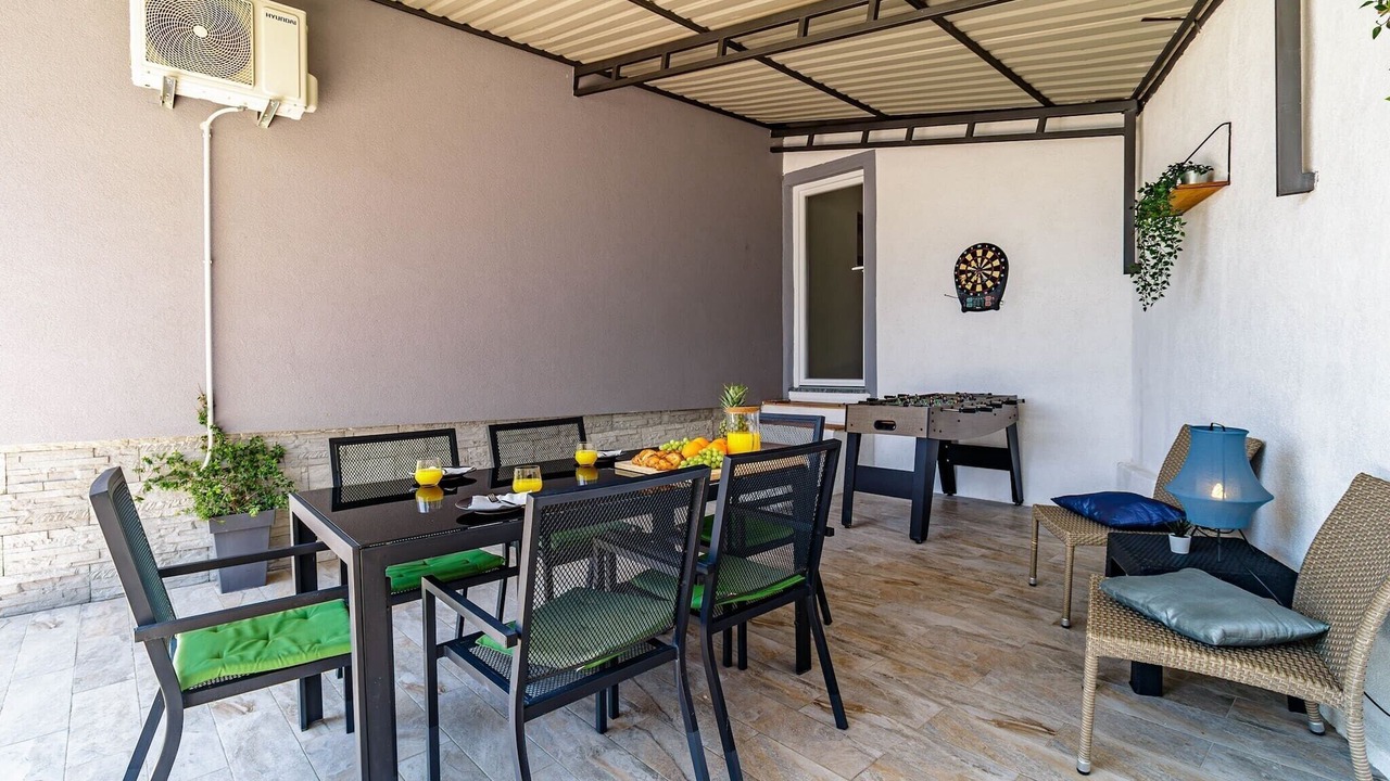 Photo of Patio Balcony in Loborika