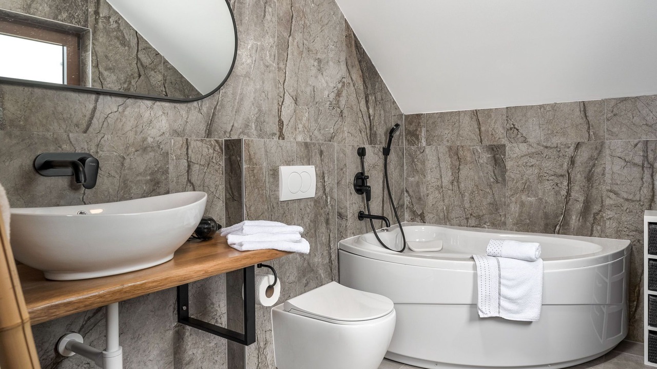 Photo of Bathroom in Lic