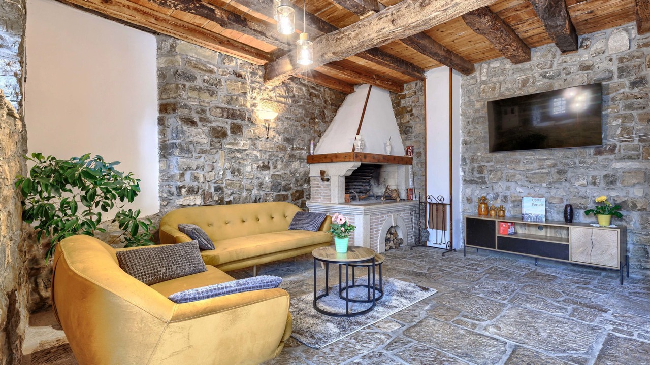 Photo of Livingroom in Oprtalj