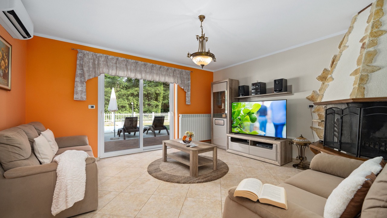Photo of Livingroom in Vinez