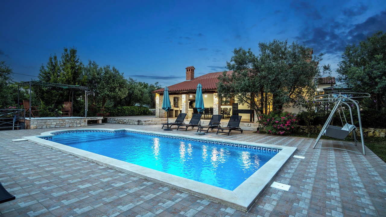 Photo of Outdoor in Kavran